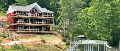 American Freedom Lakefront 10 Bedrooms