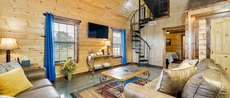 Eagletown Vacation Rental | 3BR | 4BA | 2,400 Sq Ft | 3 Steps to Enter