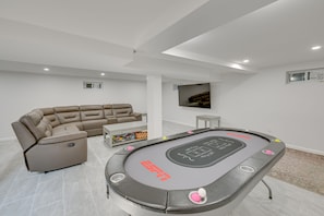 Game Room | Ping Pong Table | Smart TVs
