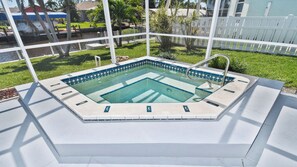 Relax in the whirlpool