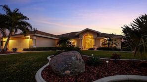 In the beautiful warm light, Villa Lupita welcomes you in the evening hours
