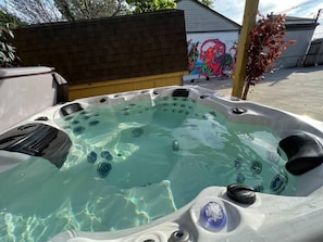 Bain à remous extérieur