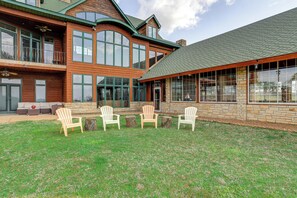 Property Exterior | Yard | Single-Story Pool House