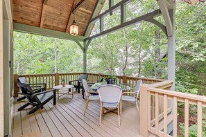 Deck | Outdoor Seating | Dining Area