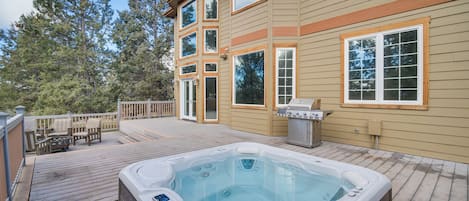 Klamath Falls Vacation Rental | 5BR | 2.5BA | 3,322 Sq Ft | Stairs Required