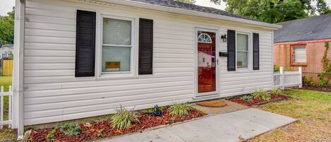 Hampton Vacation Rental | 2BR | 1BA | 624 Sq Ft | 1 Step to Enter