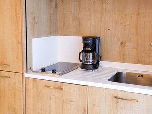 Evier, Cabinetry, Comptoir, Appareil De Cuisine, Robinet, Vaisselle, Cuisine, Électroménager, Cuisinière, Bois