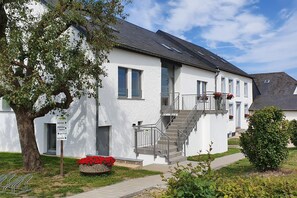 Außenseite Ferienhaus [Sommer]