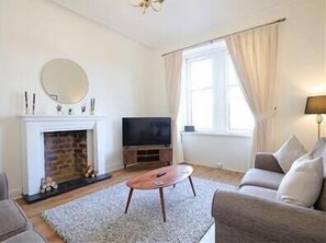 Living Room (2)