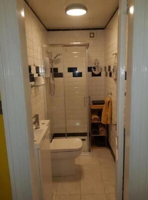 Shower Room (1)