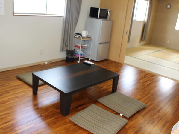 ・ [Japanese and Western rooms] Large and spacious rooms, recommended for groups and families!
