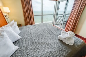 Beautiful Bedroom with Ocean View!