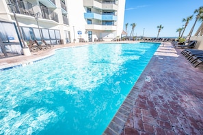 Beachside Pool!