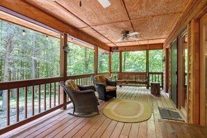 Comfortable covered porch for wildlife viewing & morning coffee!