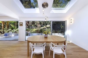 Enjoy the open plan living, table extends to 10 with new chairs (not in photo) 