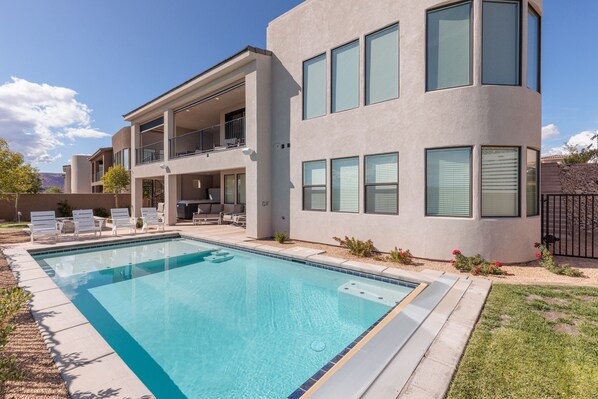 Private Pool View