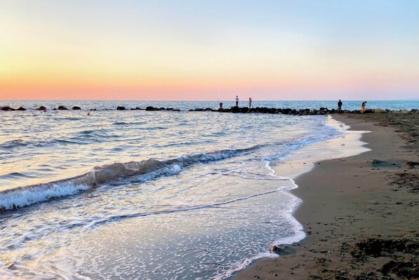 Only a 3-5 minute walk to Aphrodite Kite Beach