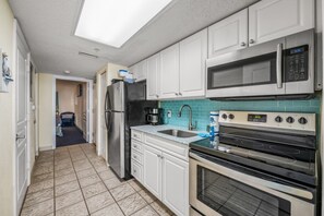 All modern appliances to make meal preparation a breeze.