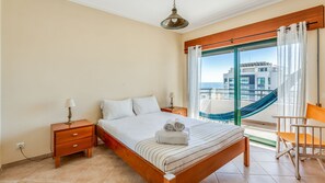 The bedroom has quality linen and access to a balcony with a hammock and sea view
#bedroom #balcony #relax #algarve #portugal