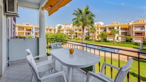 The pool can be seen from the balcony. There is also a barbecue grill
#BBQ #pool #relax #algarve #portugal