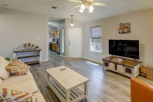 Austin Vacation Rental | 3BR | 2BA | 1,400 Sq Ft | 2 Steps Required to Enter