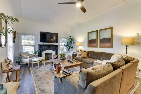 Winter Garden Vacation Rental | 2BR | 2BA | 1,669 Sq Ft | Stairs Required