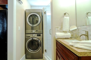 Private Full Bathroom - Washer Dryer