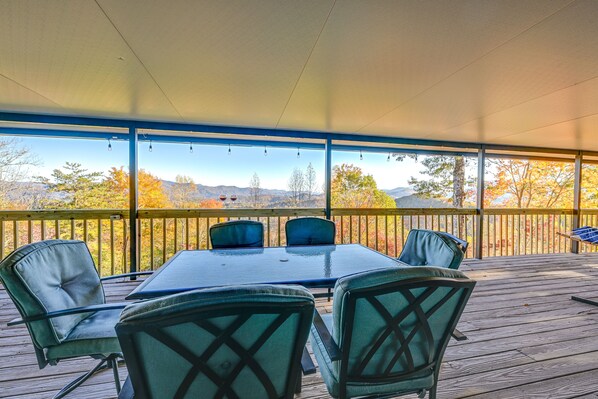 Franklin Vacation Rental | 3BR | 2BA | 1,250 Sq Ft | Steps Required to Enter