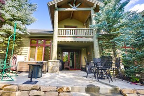 Outdoor Space | Private Hot Tub | Community Perks | Proximity to Ski Resorts