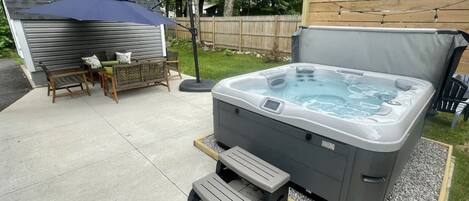 Outdoor spa tub