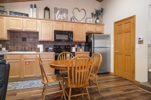 Full Kitchen with Dining Table for Four