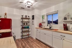 Kitchen (1)