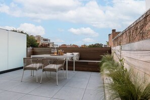 Spacious terrace with privacy at the back of the apartment