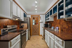 Fully stocked kitchen to whip up your favorite meals.