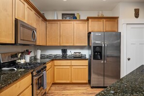 Cook delicious meals for breakfast, lunch, and dinner in this fully equipped kitchen. We suggest grabbing some seafood from a local market.