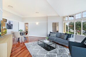 Living Room/Dining Area