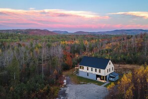 Discover serenity and endless exploration! 🌳✨ Over 20 acres of sprawling land, embrace tranquility and embark on lovely walks while soaking in breathtaking views in every direction. 🍃