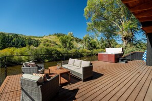 Expansive Riverside, Rear Deck