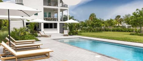 Home Overview - Private heated pool & lounge chairs