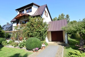 Außenseite Ferienhaus [Sommer]