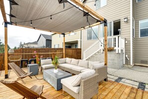 Furnished Patio | Pergola | Gas Grill | 2-Story Home