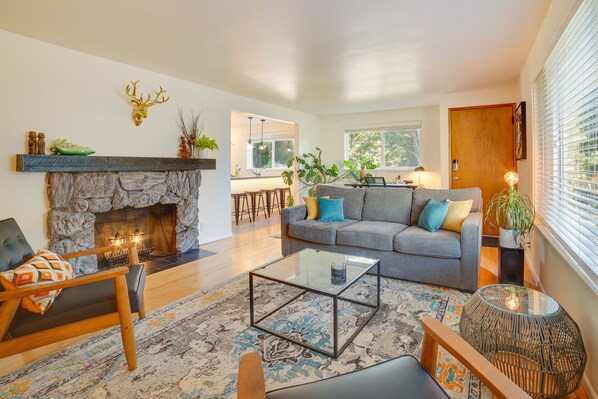 Seattle Vacation Rental | 2BR | 1.5BA | 1,000 Sq Ft | Steps to Enter