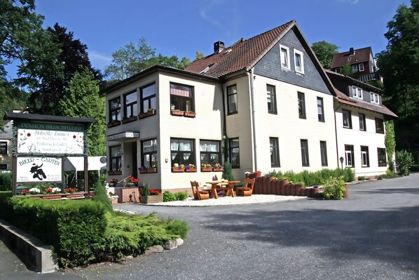 Außenseite Ferienhaus [Sommer]