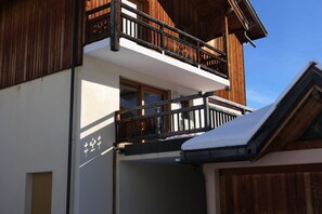 Appartement "Carré Bleu" avec terrasse plein sud, vue  pistes et montagne
