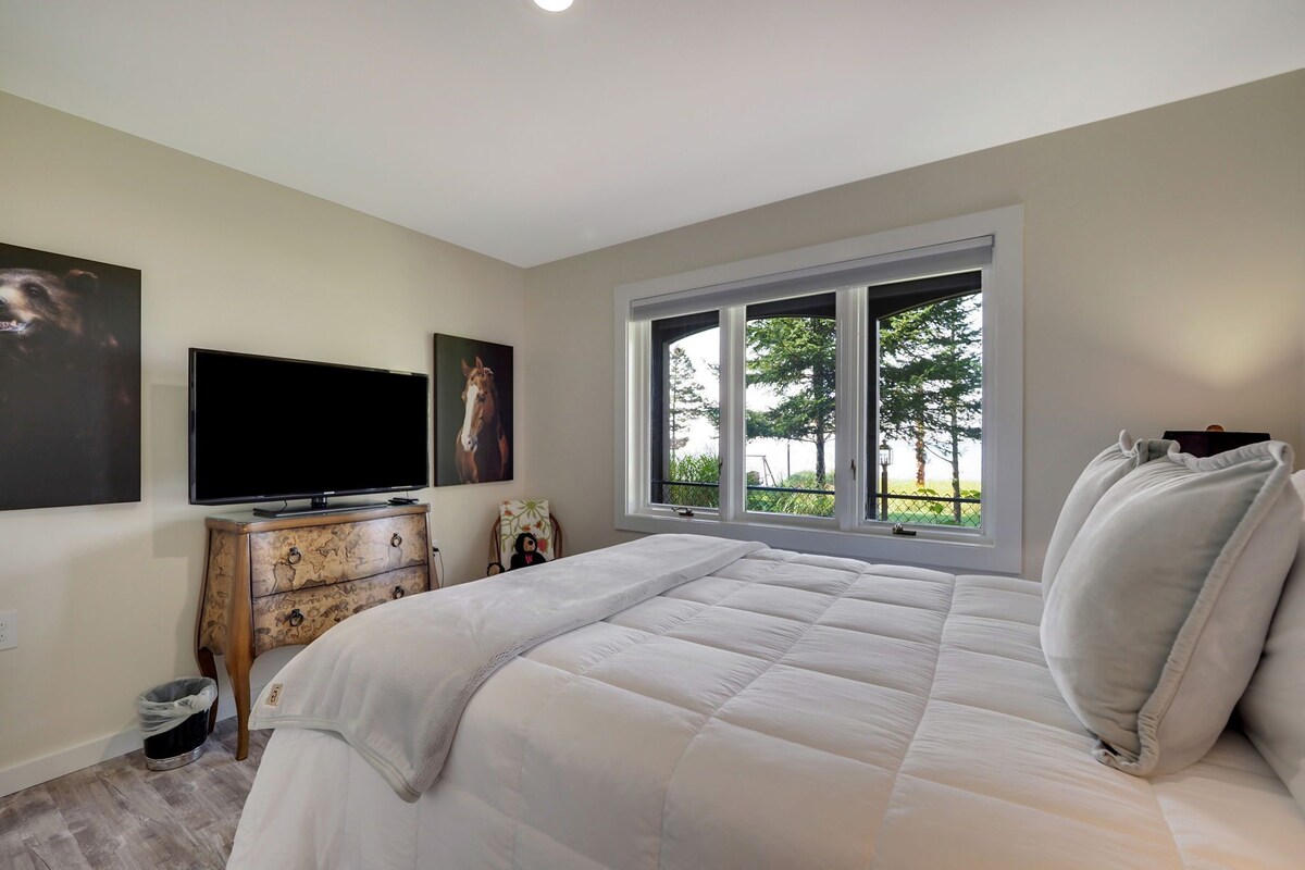 Private Guest Suite | Lake Michigan | Beachfront | Remodeled | Pet Friendly