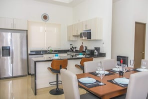 Fully Equipped Kitchen + Dining for 6