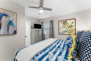 Master Bedroom- King Bed, Smart TV