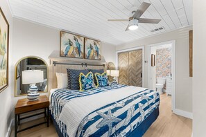 Master Bedroom- King Bed, Smart TV