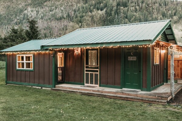 Building, Outdoors, Shelter, House, Cabin