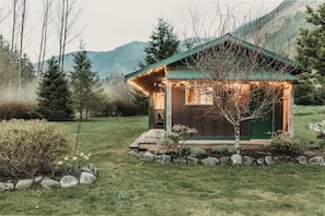 House, Cabin, Outdoors, Shelter, Cottage
